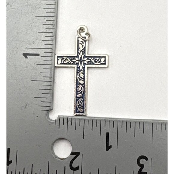 Vintage Silver Tone Cross Pendant With Intricate Engraving Religious Christian F - Picture 3 of 6